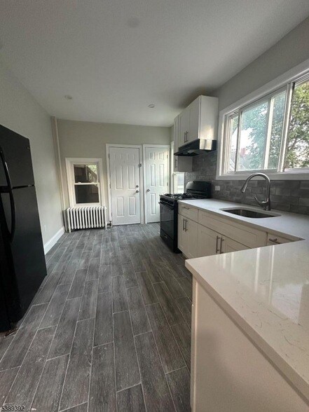 Foto del edificio - 174 Watson Ave