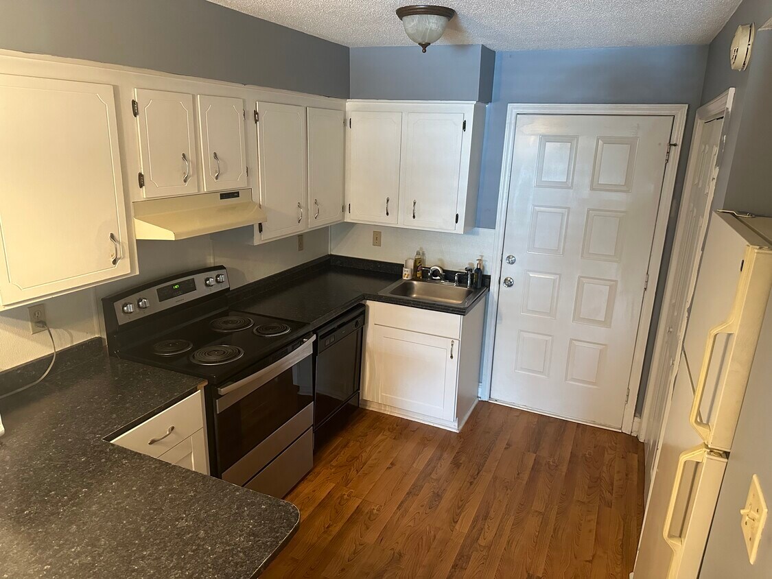 Foto principal - 528 Wilson St N