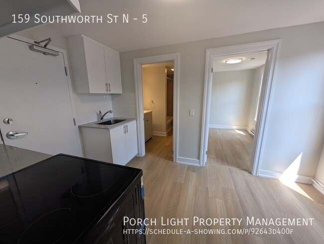 Building Photo - Bright and Fully Remodeled 2 Bedroom