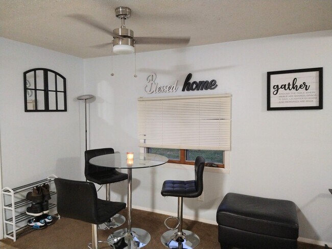 Comedor - 323 Haze St