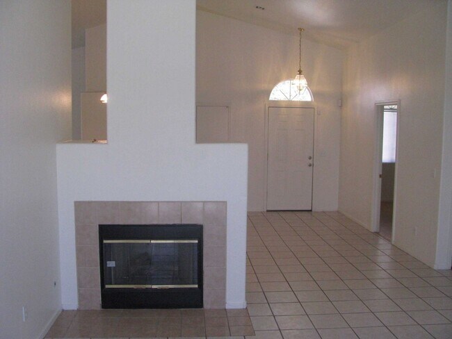 Foto del edificio - Single story!