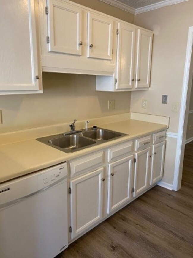 Foto del edificio - Charming Townhouse in East Cobb!