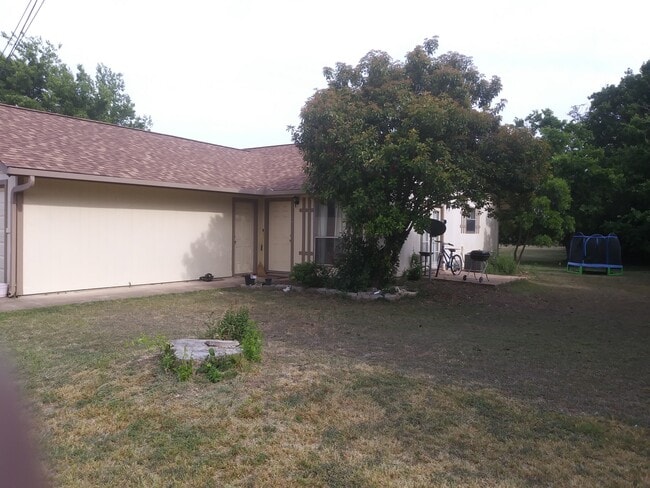 Building Photo - 104 Kristi Ln
