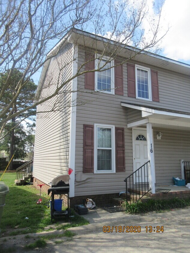 Primary Photo - 16 Londonderry Square