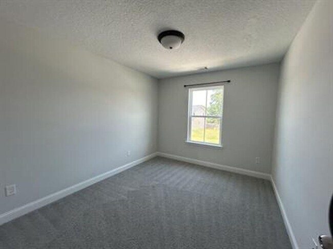 Building Photo - 532 Fairview Circle