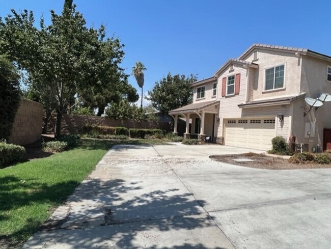 Building Photo - RIVERSIDE -WONDERFUL LARGE HOME IN A GATED...