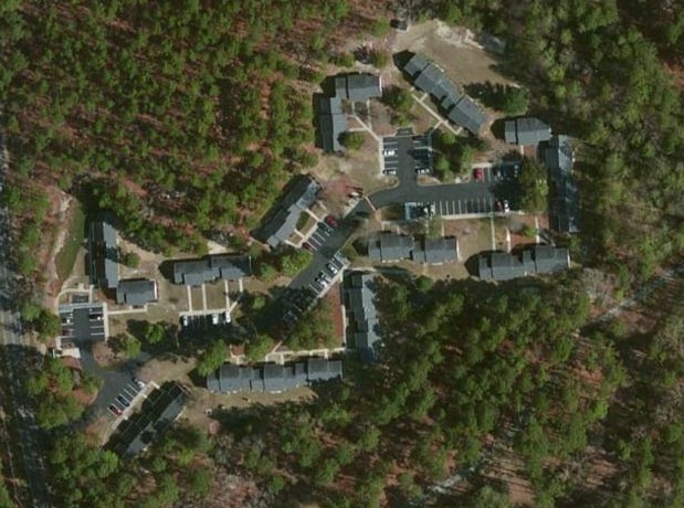 Building Photo - Hunters Glen