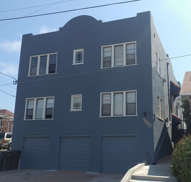 Frente - 5918 Genoa St