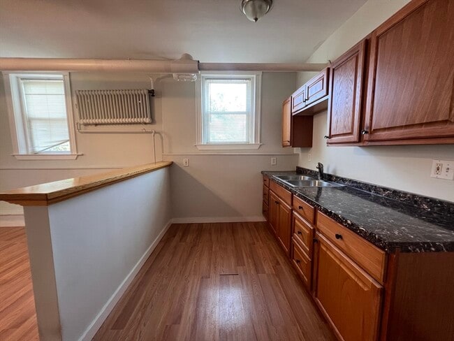 Building Photo - 7 Sherborn Ct