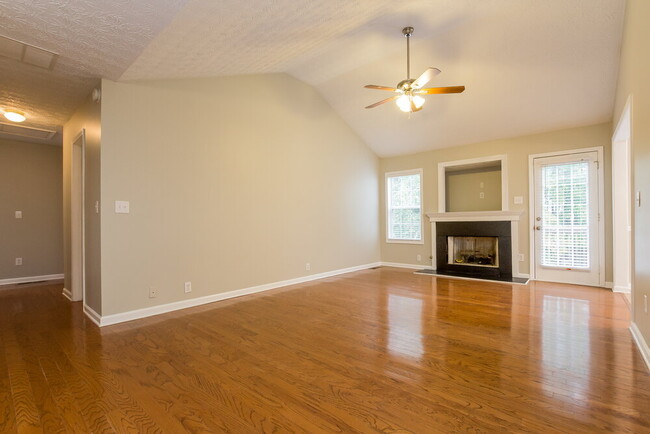 Foto del edificio - 335 Shadowbrooke Cir SW