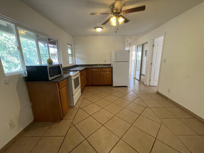 Foto del edificio - 91-585-585 Fort Weaver Rd