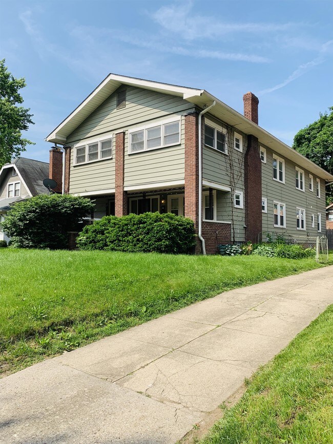 Building Photo - 3930 Central Ave