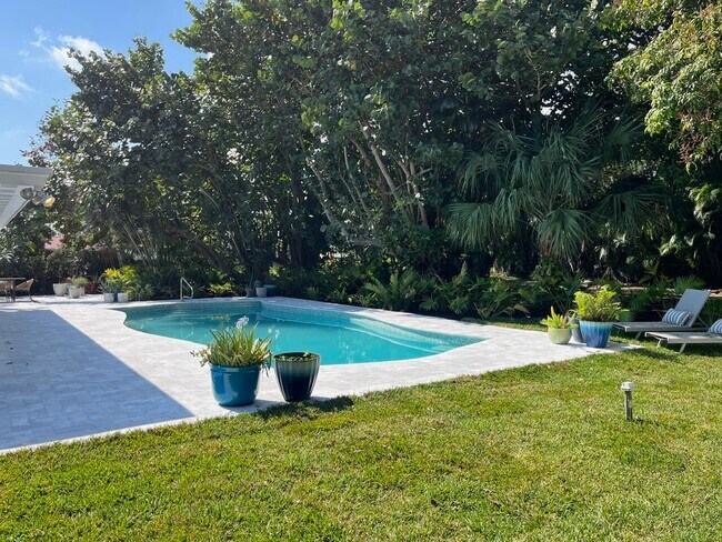 Foto del edificio - 7423 Clarke Rd