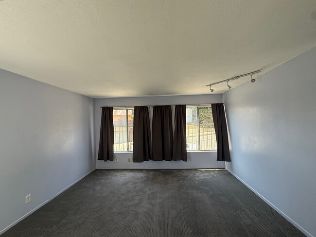 Building Photo - 616 Tularosa Dr. 4
