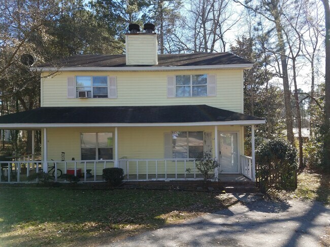 Foto del edificio - Recently renovated 2 bedroom 1.5 bath duplex