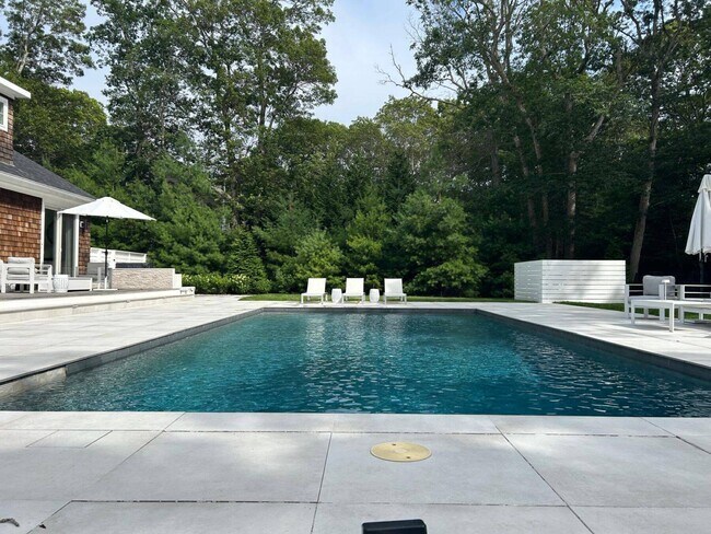 Foto del edificio - 72 Talmage Farm Ln