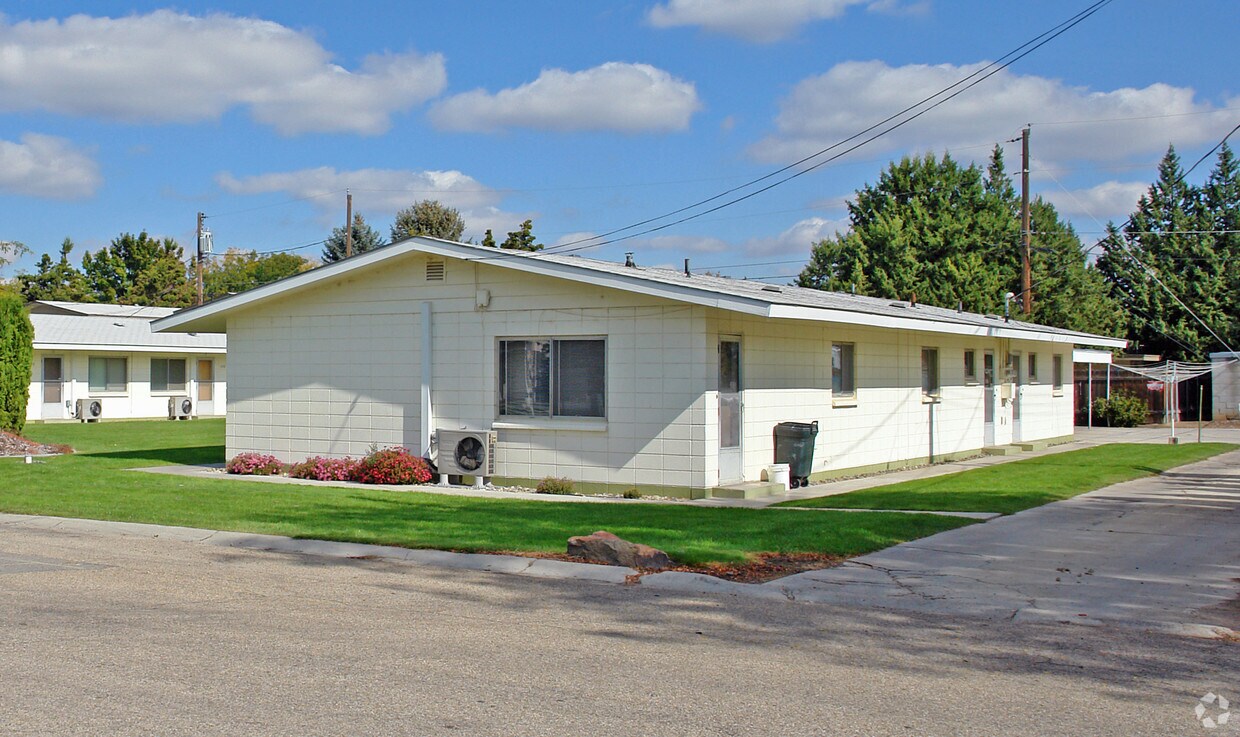 Building Photo - Checola Park Apartments