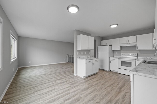 Building Photo - 3 br, 1 bath Condo - 924 Southeast 9th Ave...
