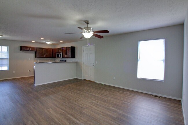Building Photo - 3 Bedroom Home in Springfield!