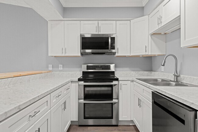 Foto del edificio - Charming 3Bed/2Ba Duplex Unit Convenient t...