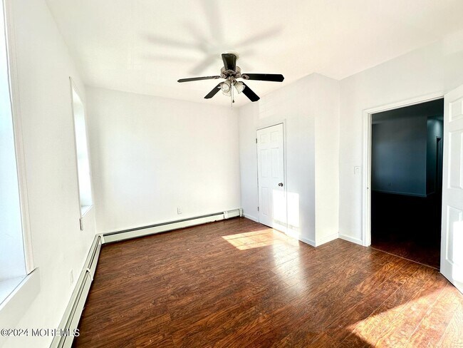 Building Photo - 462 Compton Ave