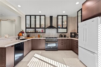 Building Photo - 4346 Prada Pl