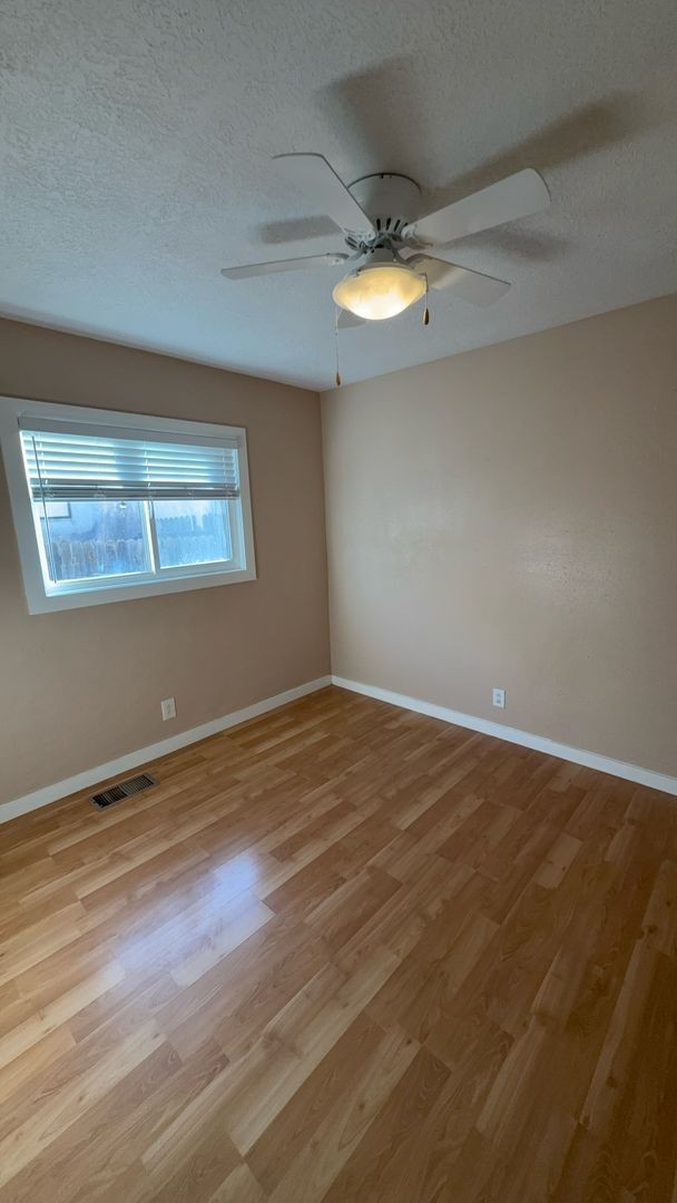 Foto del edificio - Townhome 855/sf 2 Bedroom 1 Bath with Garage