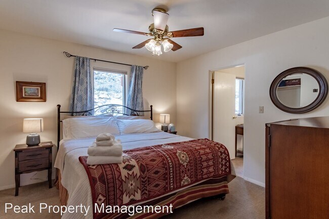 Foto del edificio - 3 br, 1.5 bath House - 28 Endner Lane