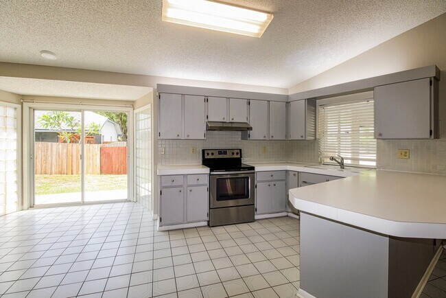Foto del edificio - 9132 Hawkins Ct
