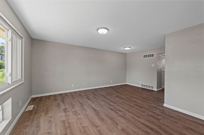 Building Photo - 3892-98 Brittany Circle - 3894