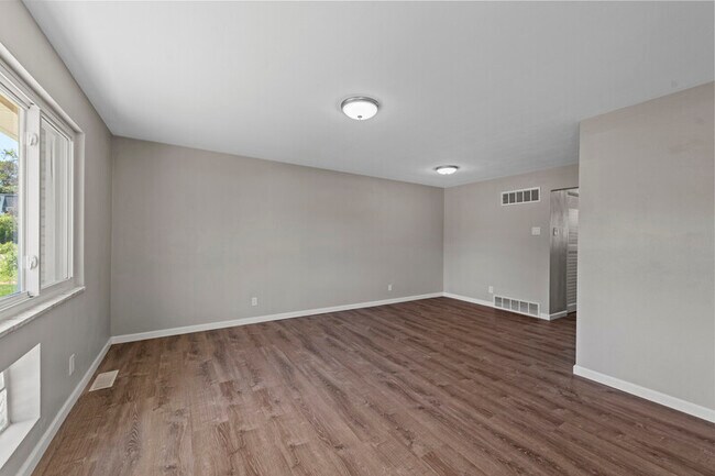 Foto del edificio - 3892-98 Brittany Circle - 3894