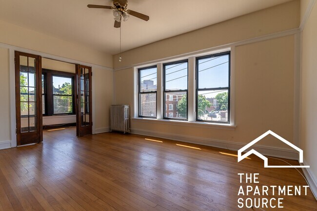 Foto del edificio - 2418 N Sawyer Ave