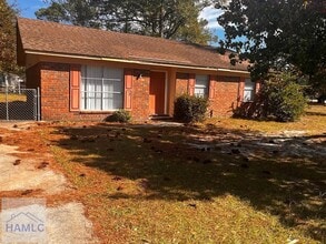 Building Photo - 928 Greenbriar Trial