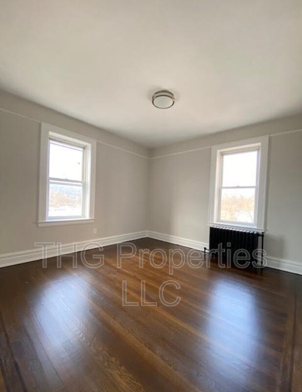 Foto del edificio - 671 Lincoln Ave