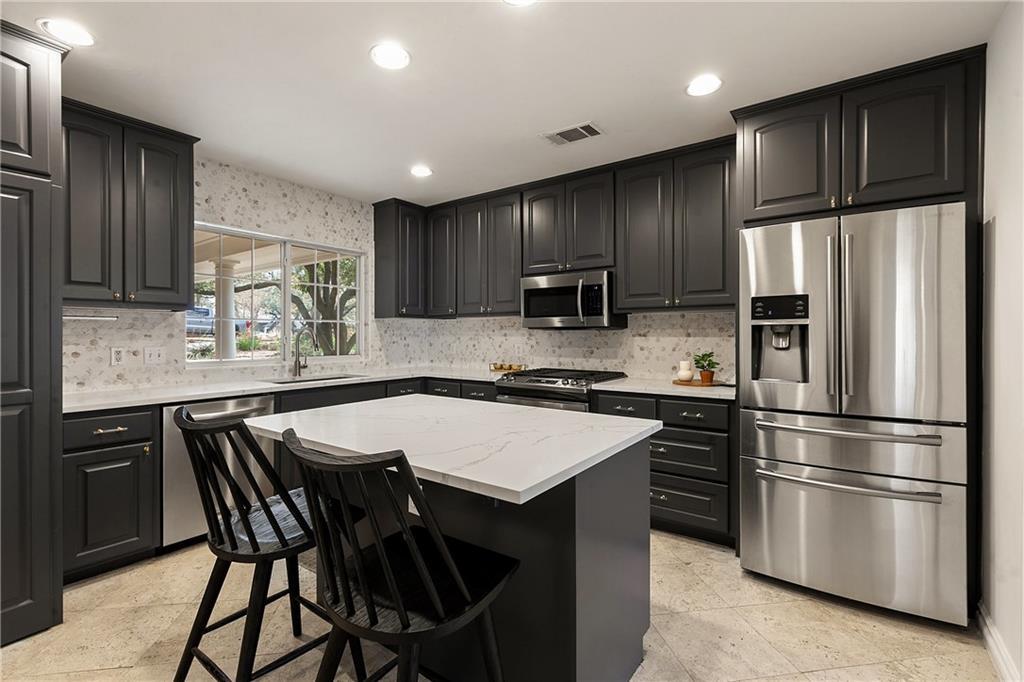 Foto principal - 2120 W 10th St