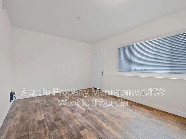 Foto del edificio - 656 W Meadow Dr