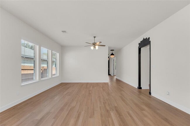 Building Photo - 145 Plumbago Loop