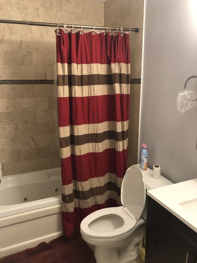 Foto del edificio - 1468 E 69th St