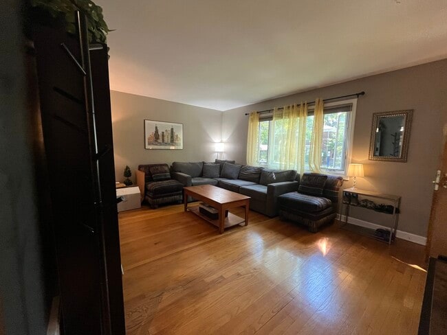 Building Photo - 421 Edgewood Pl