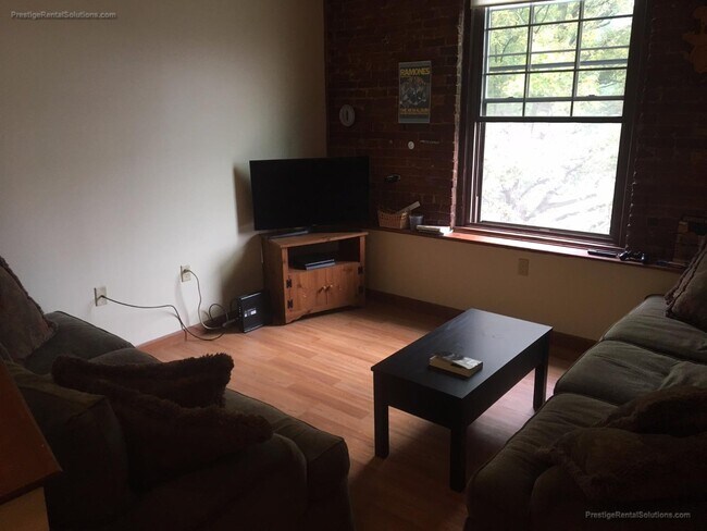 Building Photo - 215 Bemis Rd
