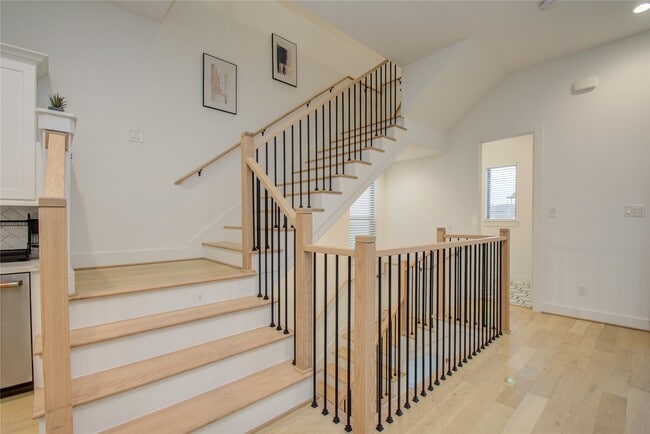 Building Photo - 2315 Sherwin St