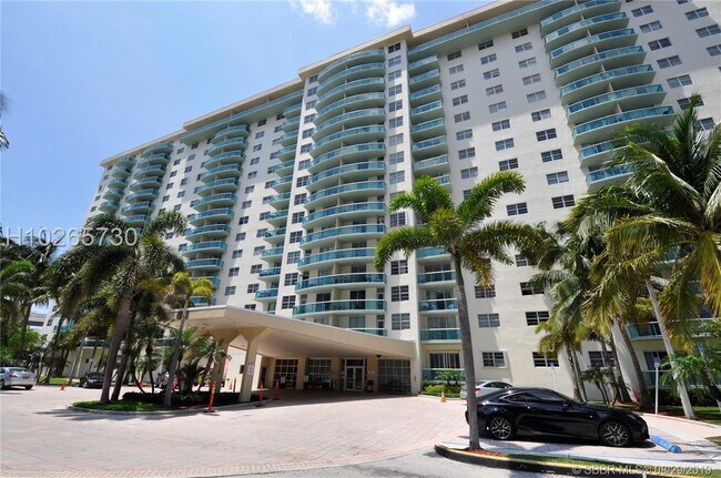 Foto del edificio - 19390 Collins Ave