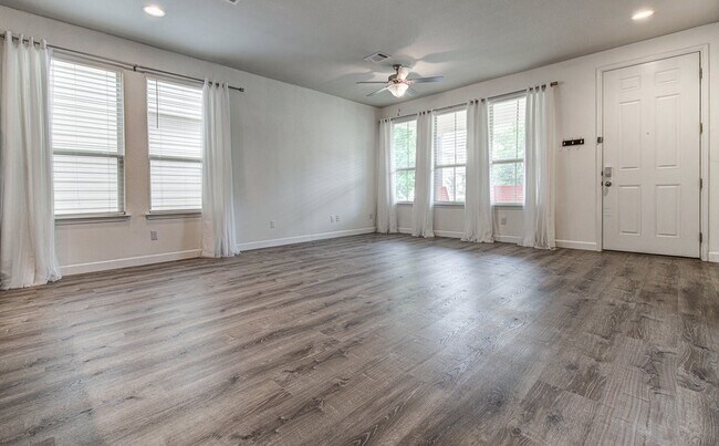 Foto del edificio - 159 Buckthorn Dr