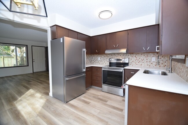 Building Photo - 3434 SE King Rd