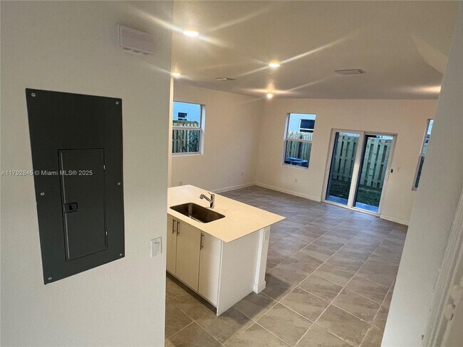 Foto del edificio - 106 NW 11th Ct