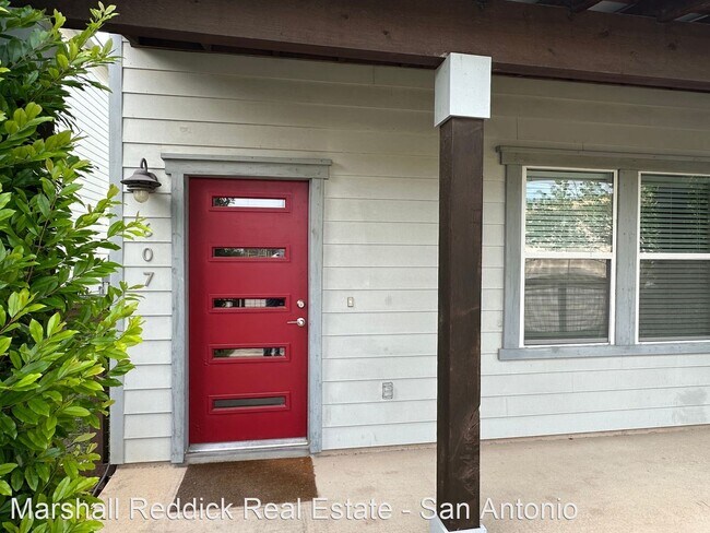 Building Photo - 3 br, 2 bath House - 607 Burleson Street