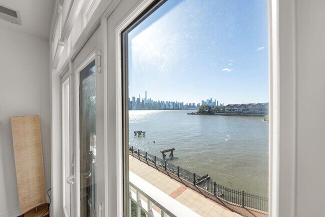 Foto del edificio - 7400 River Rd