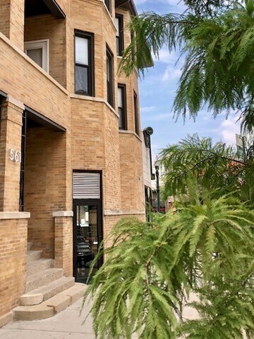 Building Photo - 561 W Briar Pl