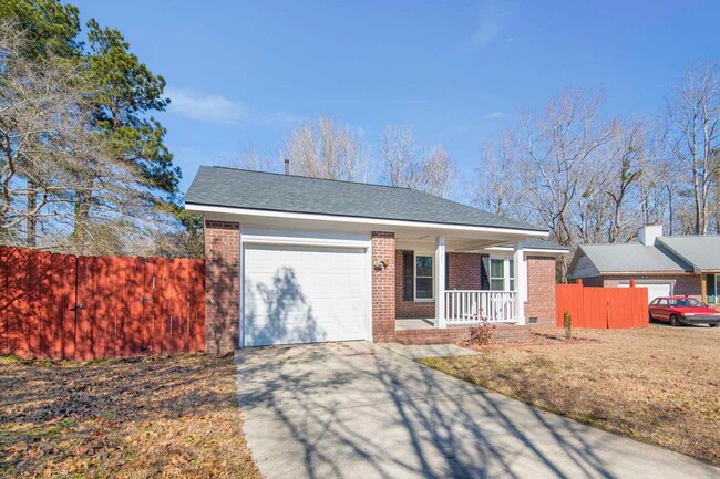 Building Photo - Cozy Ranch Home Near Fort Bragg