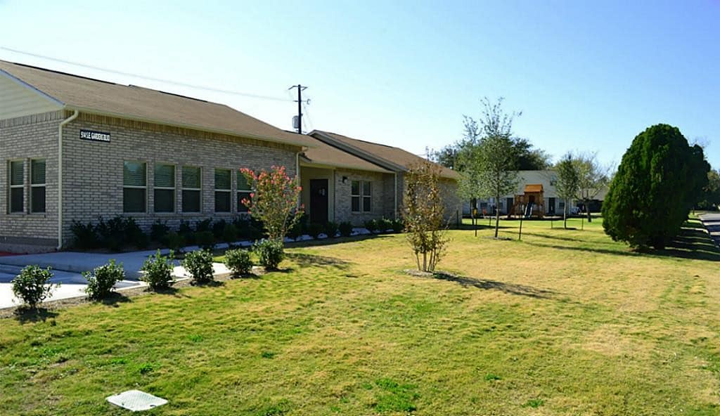 Primary Photo - 514 SE Gardens Blvd